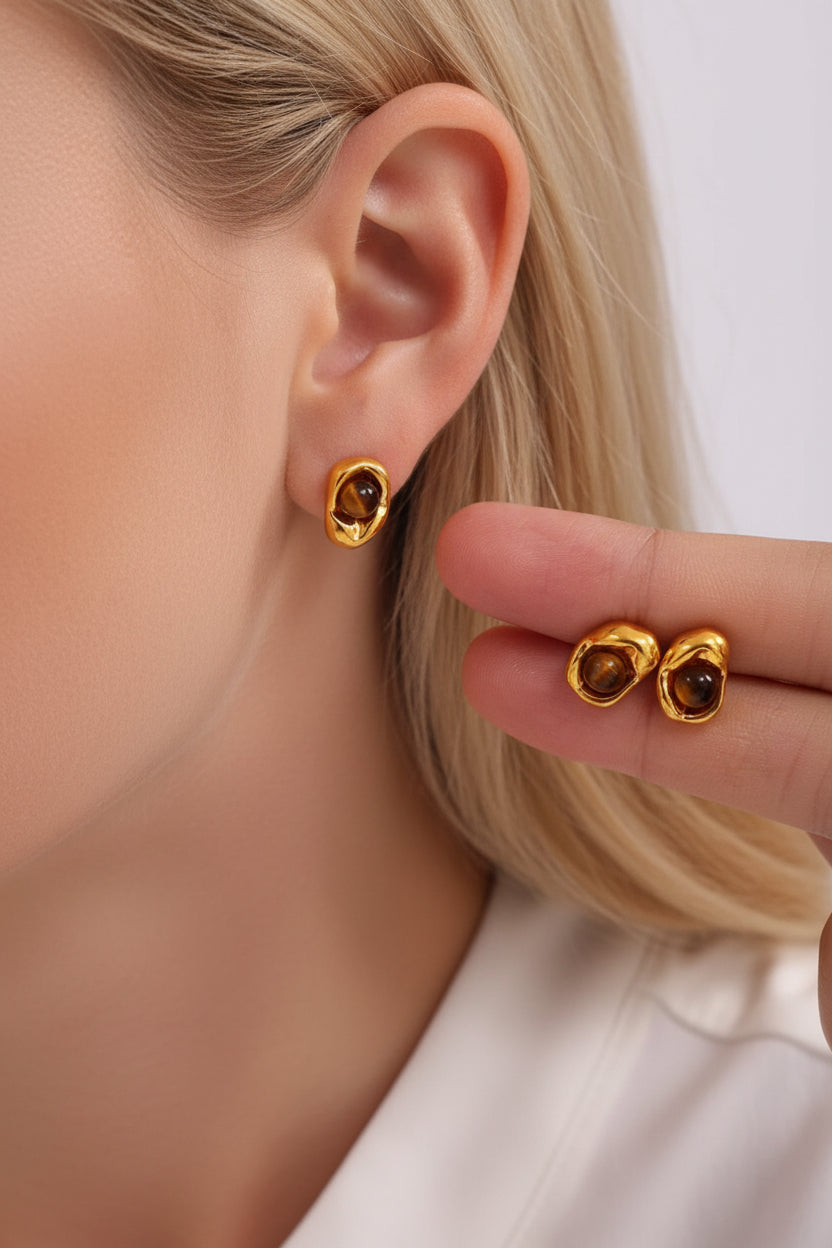Golden Relic Studs & Necklace Set